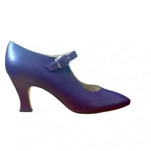 Bandolino 100% leather  purple heels with strap Size 7